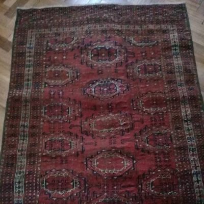 Este es un Bukhara persa del SXIX, fabricado a mano. Medidas:  110*145 cm. $1.500.000